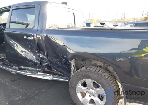 2021 Ram 1500 Big Horn 4X4 6'4 Box из США, поврежденный, VIN 1C6SRFMT8MN616177